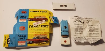 Ambulancia superior Corgi Toys 437 en chasis Cadillac. Sin probar Foto 1 de 4