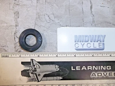 KAWASAKI 73 - 00 KE100 KM100 KD100 KD80 NOS OEM BUJE DELANTERO SELLO DE ACEITE 92050-063 jh Foto 1 de 4