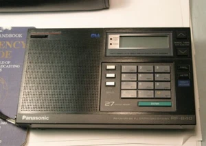 Panasonic RF-B40 FM-LW-MW-SW PLL SYNTHESIZED RECEIVER / Portable Radio Near MINT - Picture 1 of 5