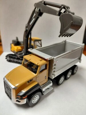 1/64 2023 Cat CT660 Dump Truck with Volvo EC140E Excavator - Image 1 of 4