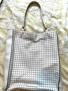 BCBG MaxAzria White Leather Eyelet Tote Bag - Foto 1 di 4