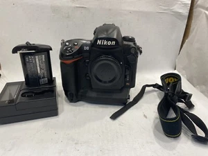 Nikon D3 12.1MP Digital SLR Camera Body Only 28,066 Count W/  Battery & charger - Picture 1 of 10