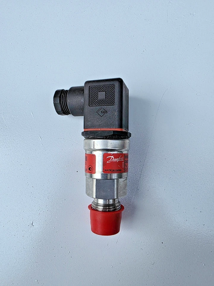 DANFOSS PRESSURE TRANSMITTER MBS 3100 060G1471 0 TO 10 BAR - Image 1 of 4