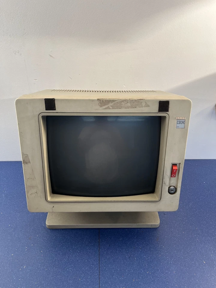 Vintage IBM 3180 1 Terminal CRT Monitor Digital Display | FOR PARTS AS IS - Image 1 of 4