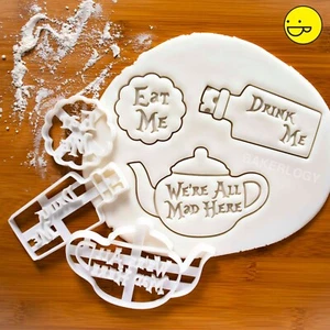 Set: Eat Me, Drink Me, Teapot cookie cutters | Alice's Adventures in Wonderland - Picture 1 of 14