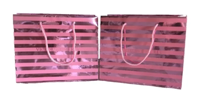 2 sacolas de compras VICTORIA'S SECRET brilhantes listras horizontais tamanho médio - Imagem 1 de 4