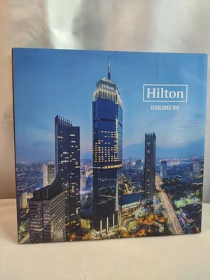 HILTON Established 1919 by Shaun Tolson 100 Years Hardcover DJ Hilton Hotel Foto 1 de 4