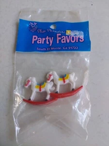 Vintage New Paradise Schaukelpferd 1" groß, neue Babyparty Party Kuchen Dekor - Bild 1 von 3