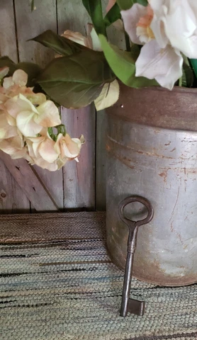 Antique Vintage 7" Skeleton Key Cover