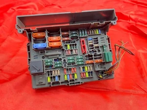BMW E88 E90 E92 E84 1/3 Series X1 Front Power Distribution Fuse Relay Box OEM✅ - Picture 1 of 15