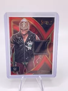 WWE Select 2023 - Panini - Muestras selectivas - Rojo /99 - Rey Mysterio Nº 47 - Imagen 1 de 2