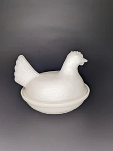 Vtg Small Hen Chicken Sitting Nest White Milk Glass Covered Dish Candy Trinket - Picture 1 of 9