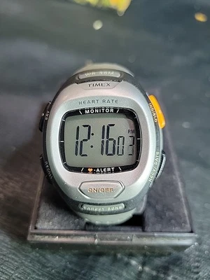 NUEVO Reloj Monitor de Ritmo Cardíaco Timex T5G981 Deportivo Gris Plateado BATERÍA NUEVA W10 Foto 1 de 4