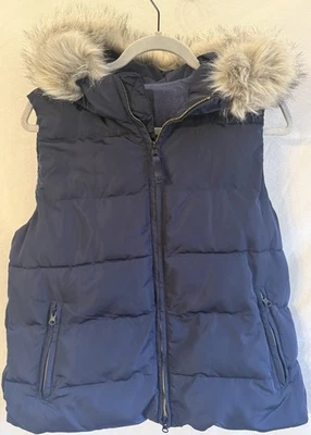 Chaleco acolchado GAP para mujer mediano • azul marino • alternativa de plumón • capucha de piel • usado en excelente estado Foto 1 de 4