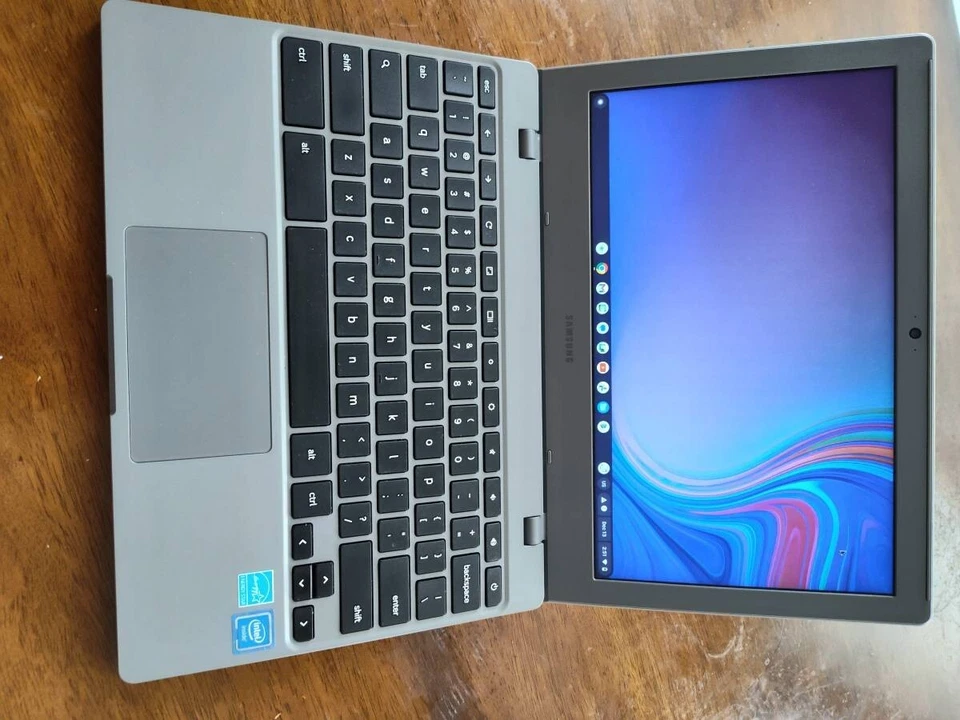 Portátil Samsung Chromebook 4 XE310XBA gris Celeron  Foto 1 de 1