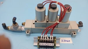 (3) SMC V0315 MAGNETVENTIL + 3 Port SMC Verteiler + Elektroblock + T - Bild 1 von 3