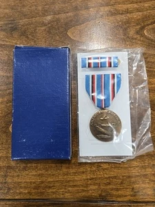 Juego de MEDALLA Y BARRA DE CINTA de campaña estadounidense de la Segunda Guerra Mundial en bolsa/COMPLETO - Imagen 1 de 3