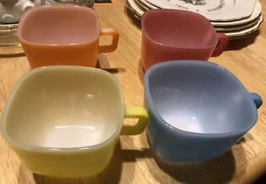 Set of 4 Vintage Glasbake Milk Glass Square Mugs 50's-60's Colorful Need TLC - Bild 1 von 10