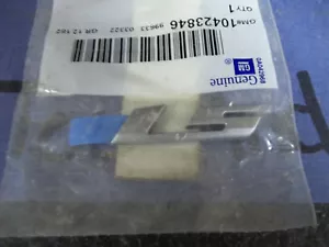 +New Genuine GM 10423846 Rear Compartment Lid Name Plate "LS" - Bild 1 von 2