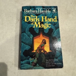 The Dark Hand of Magic by Barbara Hambly 1990 First Edition Vintage Fantasy PB - Zdjęcie 1 z 3