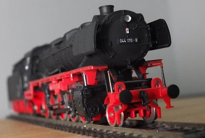Jouef 8742 HO gauge DB BR 44 steam locomotive in black and red livery - Image 1 of 4