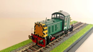 Heljan OO Gauge 29001 Class 07 V1 D2985 BR Green with Wasp Stripes - Boxed - Picture 1 of 8