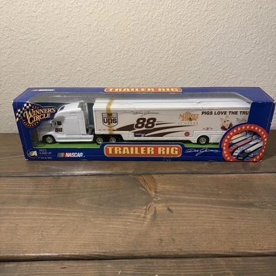 Camión de colección Dale Jarrett Winners Circle NASCAR 88 UPS The Muppet Show Miss Piggy Foto 1 de 4