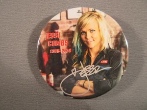 Pinback conmemorativo Jessie Combs 1988-2019 - Imagen 1 de 2