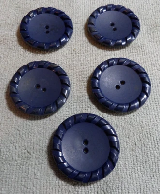 5 Large Vintage Plastic Buttons FANCY BORDER - Image 1 of 4
