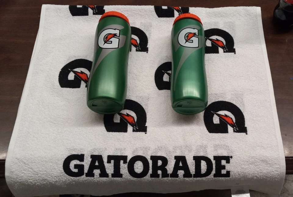 2 Gatorade Contour 32 oz. Garrafa de água Squeeze todas as garrafas e toalhas esportivas *NOVO* - Imagem 1 de 1