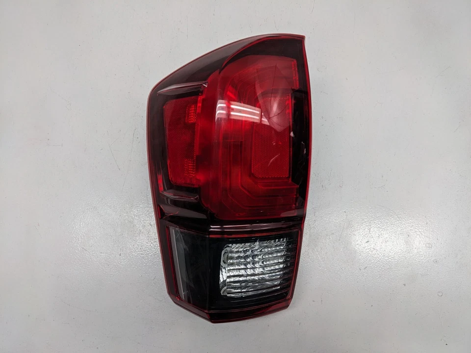 Задний фонарь левый для Toyota Tacoma 2020–2023 TL16 - Изображение 1 из 4