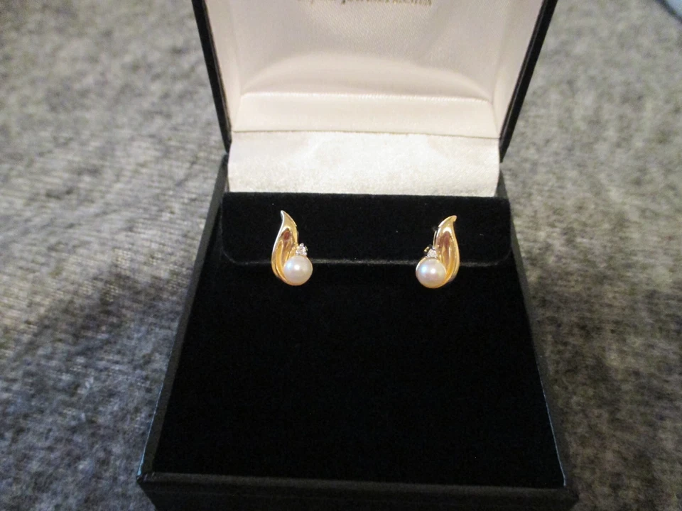 10K YELLOW GOLD PEARL DIAMOND STUD EARRINGS by LGL VIP   2.42g - Image 1 of 4