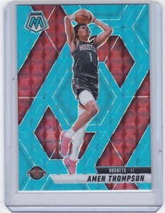 2024-25 Panini Mosaico Baloncesto Kevin Garnett Azul Flourescente/75 - Imagen 1 de 2