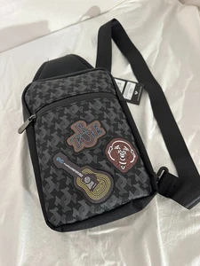 True Religion Sling Umhängetasche schwarz grau Patch - NEU mit Etikett - Bild 1 von 7
