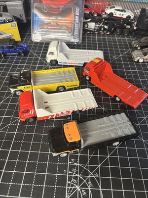 Lote de 5 camiones de transporte de equipo Hot Wheels solo sueltos Nissan HKS Eibach Moon Eye Foto 1 de 4