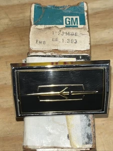 1975-77 NOS Oldsmobile Delta 88 Front Header Nose Rocket Emblem GM 231808 - Bild 1 von 10