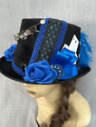 Chapeau haut noir royal bleu steampunk unique plumes corset cartes roses 57 cm (9)