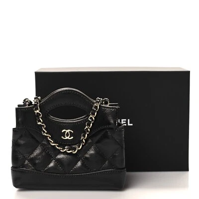 Bolso de Compras Chanel 31 Negro Cadena Dorada Acolchado Piel de Becerro Brillante Pequeño con Etiquetas Foto 1 de 4