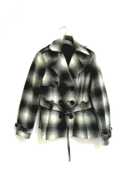 Chaquetón para mujer de Mackintosh negro blanco con cinturón talla PM Petite Foto 1 de 4