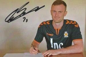 FOTO RETRATO 6x4 firmada por Callum Burton Cambridge United + certificado de autenticidad - Imagen 1 de 1
