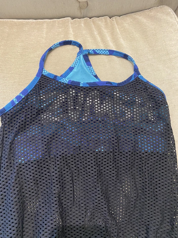 Top corto Zumba Active Wear exclusivo instructor con lámina de malla usado en excelente estado talla XS Foto 1 de 4