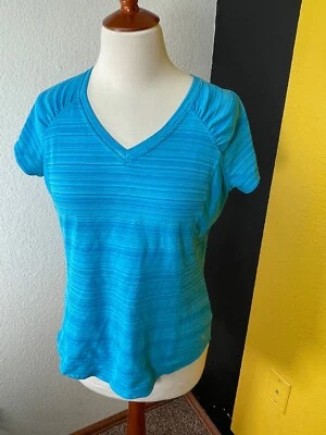 Camisa Xersion Mujer Mediana Cuello en V Turquesa Rayas Elastizada Calce Ajustado Activo Foto 1 de 4