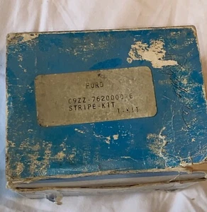 NOS OEM 1969 Shelby GT500 Stripe Kit, Gold - Foto 1 di 3