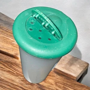Vintage Tupperware Streuer Salz oder Pfeffer One Touch Deckel grün 1329 4,5" Menge: 1 - Bild 1 von 10