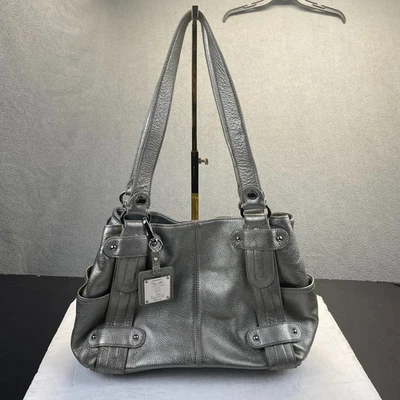 Bolso de hombro Tignanello de cuero plateado metálico Foto 1 de 4