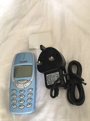 BLUE NOKIA 3310 WORKING MOBILE 12 MONTH WARRANTY MAINS PLUG MINT GENUINE CASING - Image 1 of 4