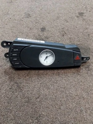 2005 克莱斯勒 Pacifica 导航控制带仪表板时钟原始设备制造商 — 第 1/3 张图片