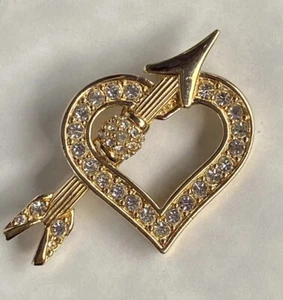 Swarovski Crystal Vintage Heart w/ Arrow Gold Tone Signed Valentine Love Brooch - Picture 1 of 8