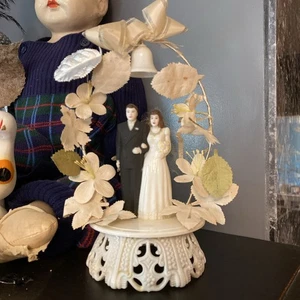 Vintage 20er-40er Jahre Hochzeitstorte Topper mit Glocke & Blumen Glück #22 Mann Frau - Bild 1 von 9
