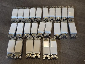LEVITON Decora 3-way Switch.15A-120/277V AC/CA+ 5603-WM (25 Switches) - Picture 1 of 2